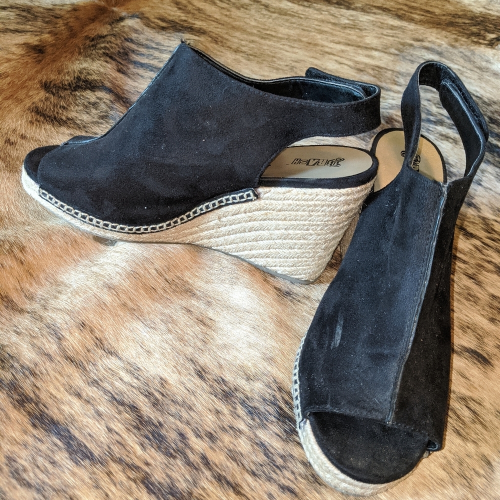 Black Wedges